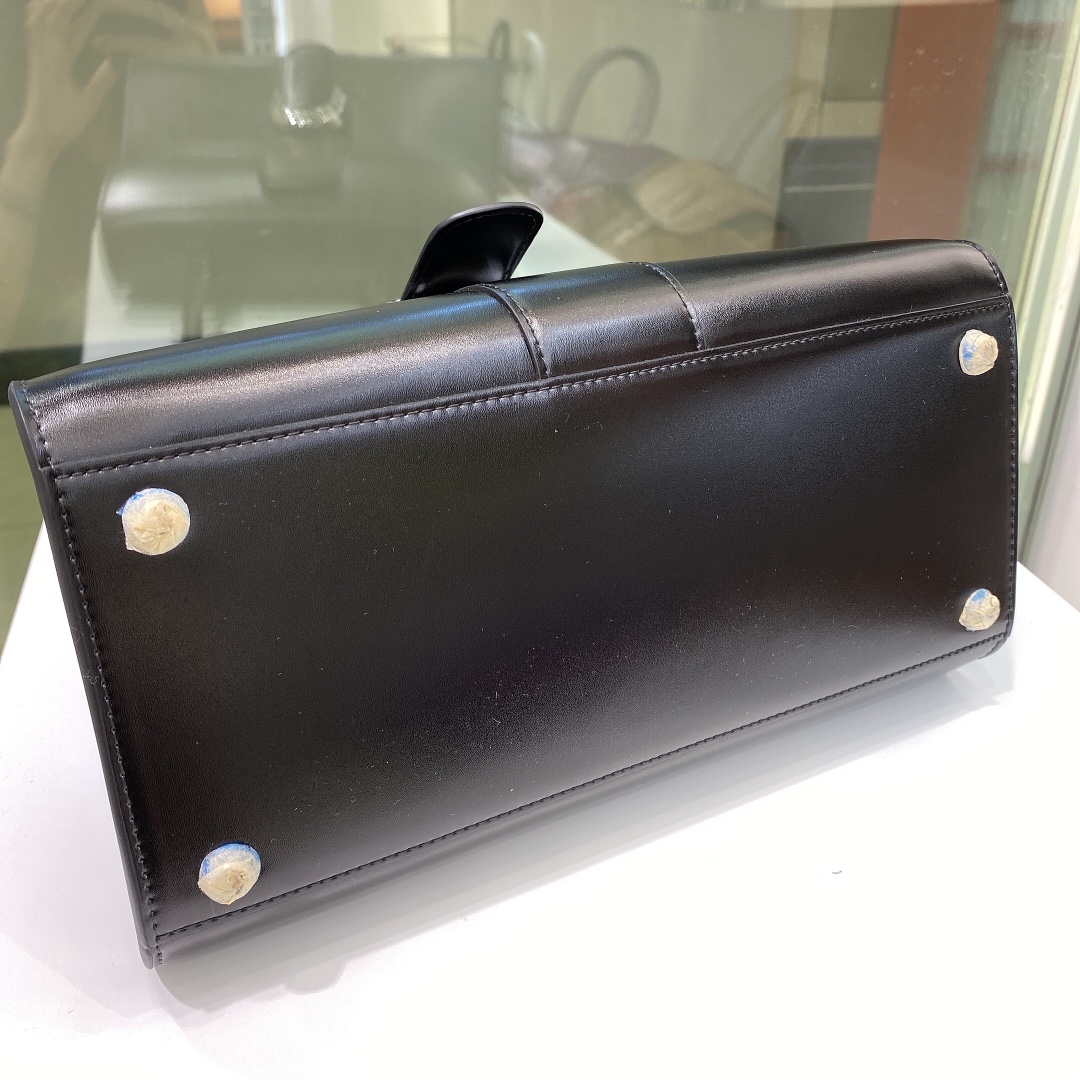 델보 브리앙 MM 박스백 미듐